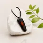 Bijoux - Pendentif en chêne noir ancien et ambre baltique – 55x25x6 mm - GLASS4CANDLES