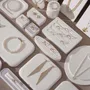 Objets de décoration - Ensemble de présentoirs à bijoux Atelier en suédine végane blanc crème - WHISPERING WOODS
