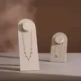 Objets de décoration - Présentoir à collier en arche Arco en suédine végane - WHISPERING WOODS