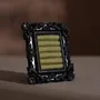 Objets de décoration - Porte-bagues à cadre rococo en résine noire et tige en laiton - WHISPERING WOODS