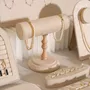 Objets de décoration - Ensemble de présentoirs à bijoux Pavilion en suédine végane claire - WHISPERING WOODS