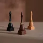 Objets de décoration - Porte-bagues en bois de style fou d'échecs, noyer ou hêtre - WHISPERING WOODS