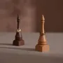 Objets de décoration - Porte-bagues en bois de style fou d'échecs, noyer ou hêtre - WHISPERING WOODS