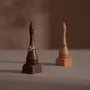 Objets de décoration - Porte-bagues en bois de style fou d'échecs, noyer ou hêtre - WHISPERING WOODS