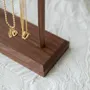 Objets de décoration - Présentoir pour colliers et bracelets en noyer massif et laiton - WHISPERING WOODS