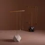 Objets de décoration - Présentoir à bijoux à barre en T en marbre et laiton - WHISPERING WOODS