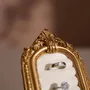 Objets de décoration - Cadre de présentation en arche Rococo Lucky Clover pour bagues - WHISPERING WOODS