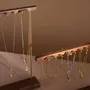 Objets de décoration - Présentoir à bijoux en noyer noir à barres en laiton - WHISPERING WOODS