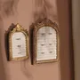 Objets de décoration - Cadre de présentation rococo doré en arche, trois positions - WHISPERING WOODS