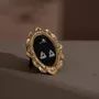 Objets de décoration - Cadre de présentation ovale Rococo en résine dorée pour bagues - WHISPERING WOODS