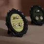 Objets de décoration - Cadre porte-bagues ovale rococo en résine noire - WHISPERING WOODS