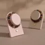 Objets de décoration - Porte-bracelets en suédine végane avec pied en laiton - WHISPERING WOODS