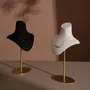 Objets de décoration - Buste pour colliers en suédine végane à hauteur réglable - WHISPERING WOODS