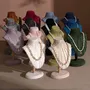Objets de décoration - Buste pour colliers Plissé en suédine végane sur pied en hêtre - WHISPERING WOODS