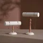 Objets de décoration - Présentoir à barre en T en hêtre et suédine végane - WHISPERING WOODS