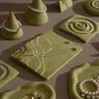 Bijoux - Ensemble de présentoirs en suédine végane vert olive et plâtre - WHISPERING WOODS