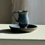 Bougeoirs et photophores  - Bougeoir à main vintage en grès émaillé bleu, Poterie Millian - OFFICE OBJETS