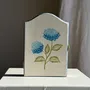 Autres décorations murales - Boîte à clés murale en bois peint blanc à décor d’hortensias bleus - OFFICE OBJETS