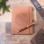 Objets de décoration - Carnet A5 en similicuir à nœud de bouclier celtique avec stylo - SOMETHING DIFFERENT WHOLESALE EUROPE BV