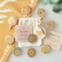 Ornements - Boîte de 24 pierres de méditation en pierre de soleil dans un sachet - SOMETHING DIFFERENT WHOLESALE EUROPE BV