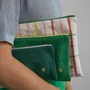 Pochettes - Pochette Iona Gazon L 19 x 28 x 1 - LA CERISE SUR LE GATEAU