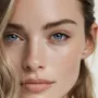 Beauty products - THE EYEBROW PENCIL V - MEDIUM ASH - LE SOURCIL PAR ANGÉLIK IFFENNECKER