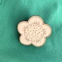 Broche en bois - Fleur - LES PETITES HIRONDELLES