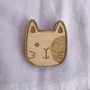 Broche en bois - Chat moustaches - LES PETITES HIRONDELLES
