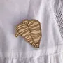 Broche en bois - Feuille - LES PETITES HIRONDELLES