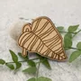 Broche en bois - Feuille - LES PETITES HIRONDELLES