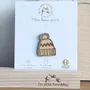 Pin's en bois - Bonnet - LES PETITES HIRONDELLES