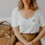 Pin's en bois - Super Maîtresse - LES PETITES HIRONDELLES