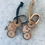 Cadeaux - porte-cles-en-bois-velo-sportif - LES PETITES HIRONDELLES