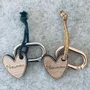 Cadeaux - porte-cles-en-bois-coeur-nounou - LES PETITES HIRONDELLES