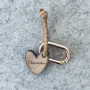 Cadeaux - porte-cles-en-bois-coeur-nounou - LES PETITES HIRONDELLES