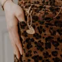 Cadeaux - porte-cles-en-bois-la-vie-est-belle - LES PETITES HIRONDELLES