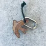 Cadeaux - porte-cles-en-bois-hirondelle - LES PETITES HIRONDELLES
