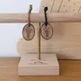 Cadeaux - porte-cles-en-bois-medaillon - LES PETITES HIRONDELLES