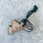Cadeaux - porte-cles-en-bois-montagne - LES PETITES HIRONDELLES