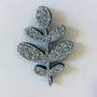 Broches - pin-s-feutrine-pailletee-branche-de-feuilles - LES PETITES HIRONDELLES