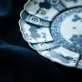 Assiettes au quotidien - Pétales, arabesques et oiseau aux pivoines - MUSUBI KILN