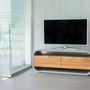 Buffets - OPUS VIDERO Table d’appoint / Meuble TV en béton équipée d’un habillage en bois - CO33 EXKLUSIVE BETONMÖBEL