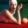 Photos d'art - Daydreaming by the pool - YELLOWKORNER