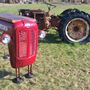 Consoles - Tracteur Massey Ferguson détourné en mange-debout - LES 3 SINGES
