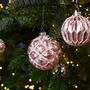 Guirlandes et boules de Noël - Boule de Noël avec paillettes, couleur rose/argent, 4 assortis, 8 cm Ø - WURM G. GMBH + CO. KG