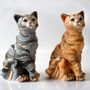 Sculptures, statuettes et miniatures - Statuette Chats rayés (bleu ou orange) - DEROSA