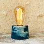 Objets design - Lampe à poser | Lampe béton | Cylindre | Marbré bleu pétrole - JUNNY