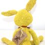 Peluches - Ditsy Rabbit S - fait main en laine brute filée main teinté avec des plantes issu du commerce équitable  - KENANA KNITTERS