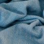 Plaids - Couverture en laine recyclée en chevrons bleu ciel - THE TARTAN BLANKET CO.