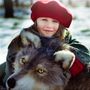 Guirlandes et boules de Noël - Animal sauvage en peluche Wolf - Faux taxidermie. étalage - KATERINA MAKOGON